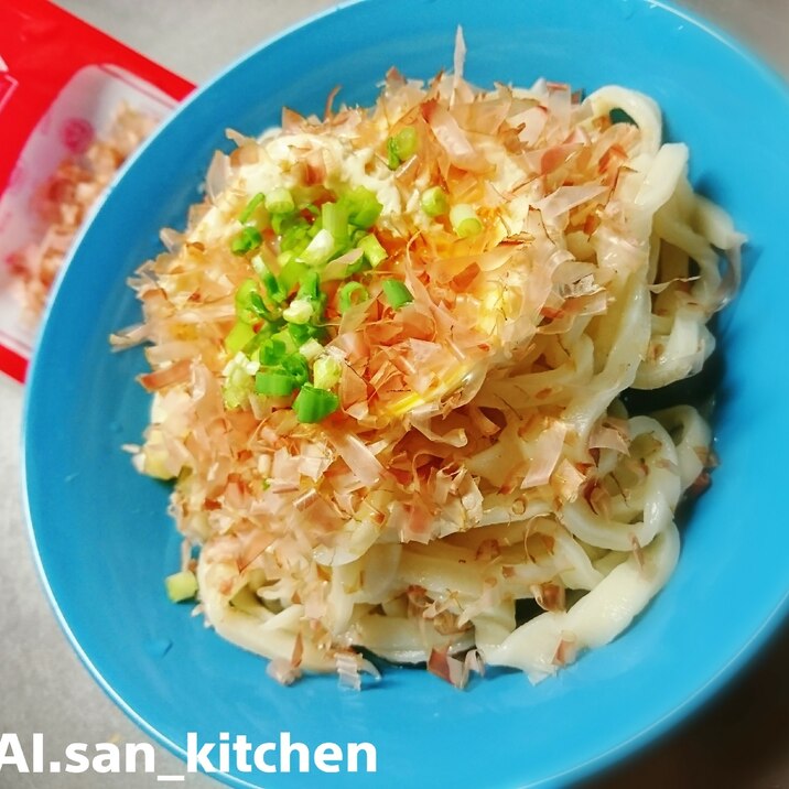 温泉卵でかつお節香る さっぱり冷やしうどん